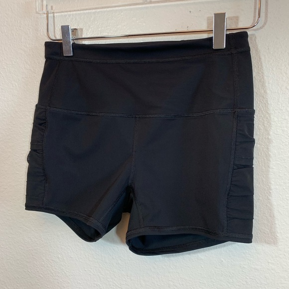 Lululemon black training shorts 3” ruched - Picture 2 of 7